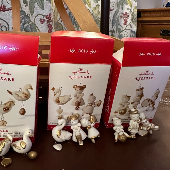 Hallmark 2016 12 Little Days of Christmas COMPLETE Set: 1-3, 4-6, 7-9, 10-12 - Picture 5 of 6